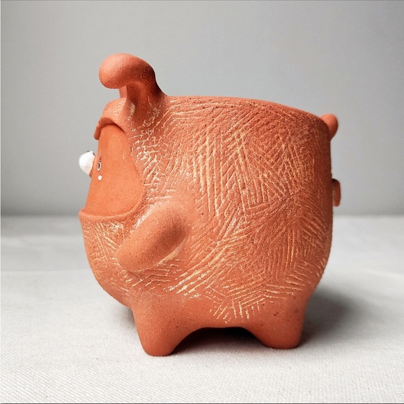 Cute handmade terracotta 🐰 planter with drainage hole. Cactus and succulent pot - Picture 4 of 15